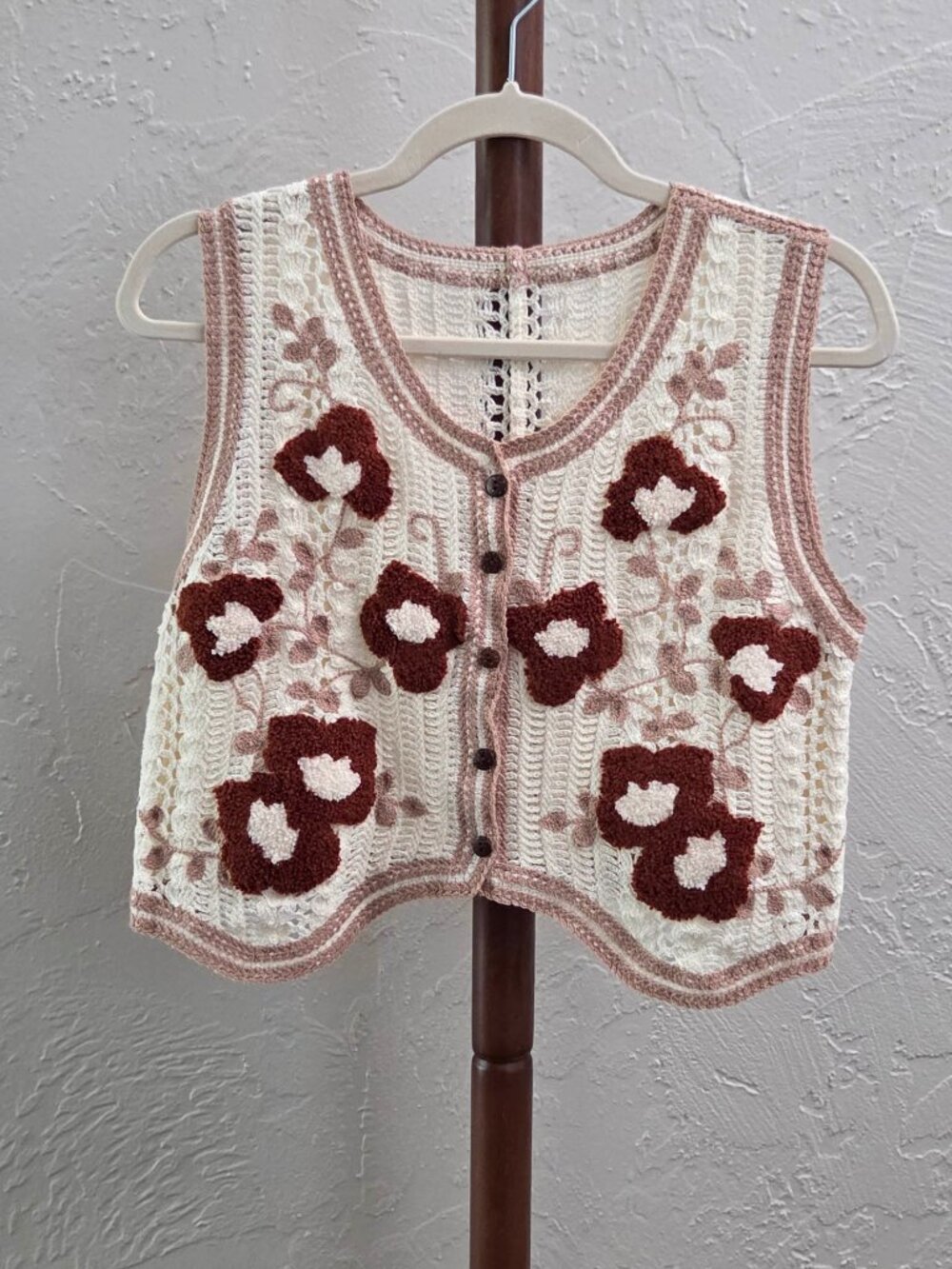 V79.‎ Women's Open-Knit Floral Vest